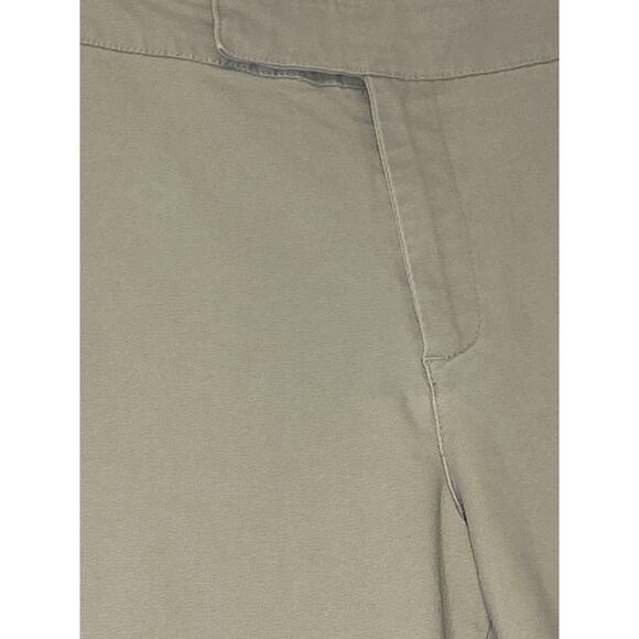 Chico’s  Khaki Shorts Tan Women’s  Size 1.5 or Medium Snap Pockets Longer Inseam - Picture 2 of 7